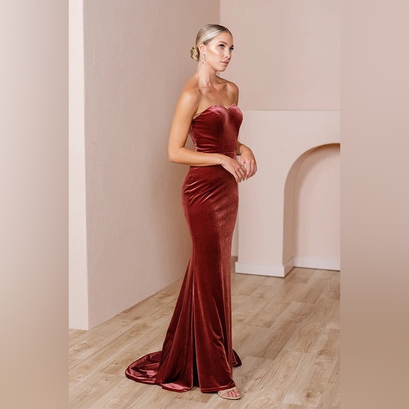 Revelry Quinn Velvet Dress - Picture 2 of 4